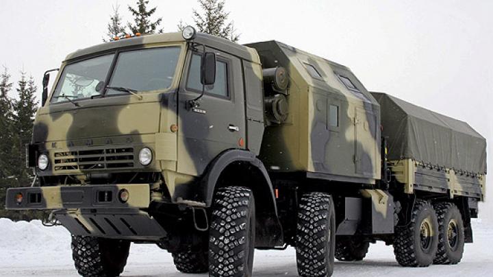 Урал камаз. Военные КАМАЗЫ И Уралы. КАМАЗ 63501 РВСН. КАМАЗ ремонтный военный 63501. Урал 8x8 военный.